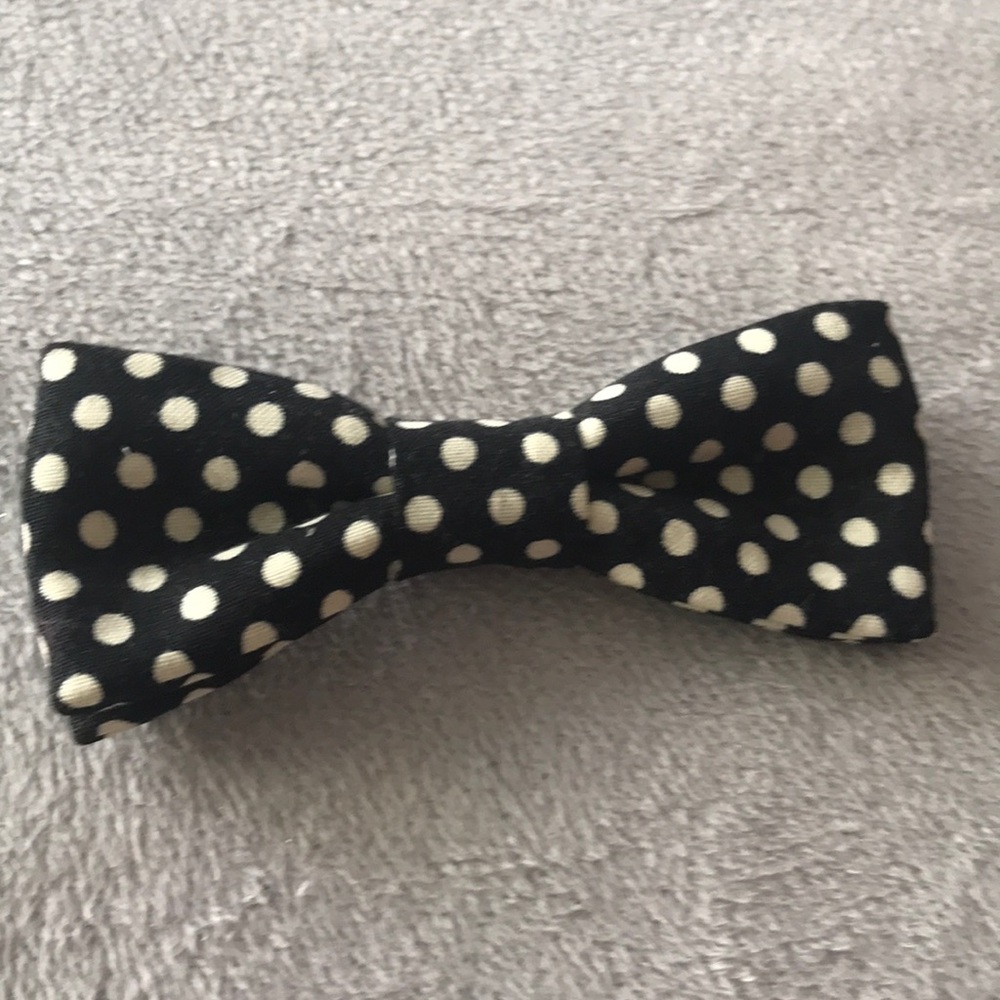 EUC black with white polka dot hairbow